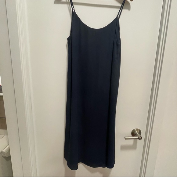 Navy blue slip dress - Aritzia - Picture 3 of 6